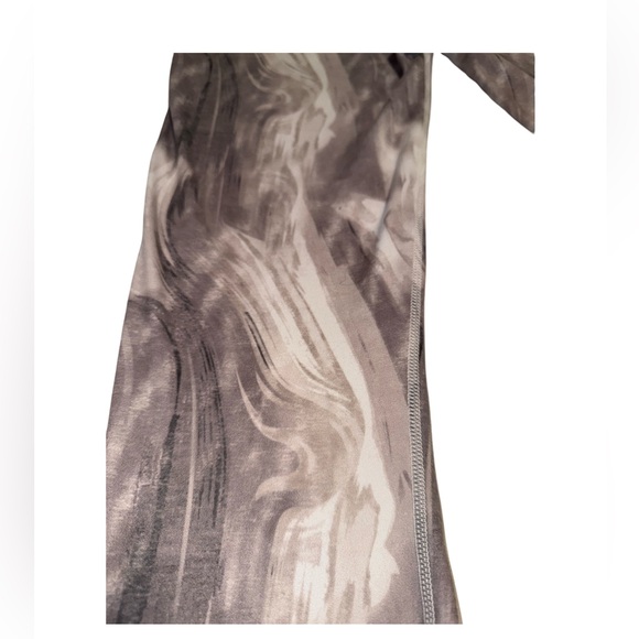 Varley Century Marble Leggings. Good used condition. Size Medium. Grey and white - Picture 5 of 9